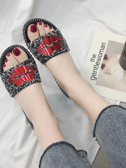 Load image into Gallery viewer, Lip Rhinestone Sandals