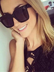 Load image into Gallery viewer, Sun Glasses Vintage Shades.  Lunette De Soleil - vendach