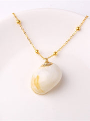 Load image into Gallery viewer, Beach Shell Pendant Necklace