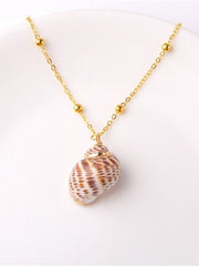 Load image into Gallery viewer, Beach Shell Pendant Necklace