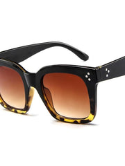 Load image into Gallery viewer, Sun Glasses Vintage Shades.  Lunette De Soleil - vendach
