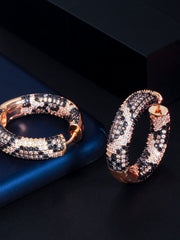 Load image into Gallery viewer, Hoop Earrings
