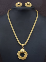 Load image into Gallery viewer, Pendant Necklace And Earrings
