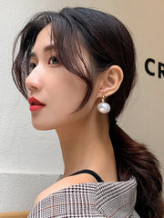 Load image into Gallery viewer, Oversized Pearl Drop Earring
