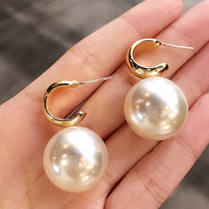 Oversized Pearl Drop Earring