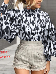 Load image into Gallery viewer, Long Lantern Sleeve Blouse
